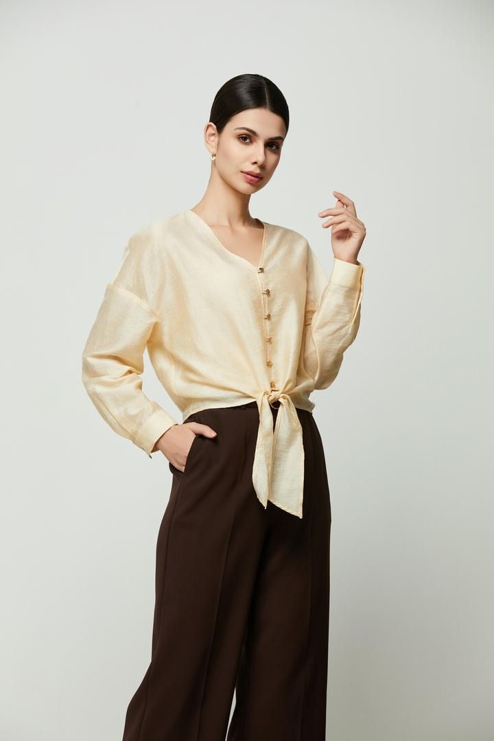 Shirt with knot details