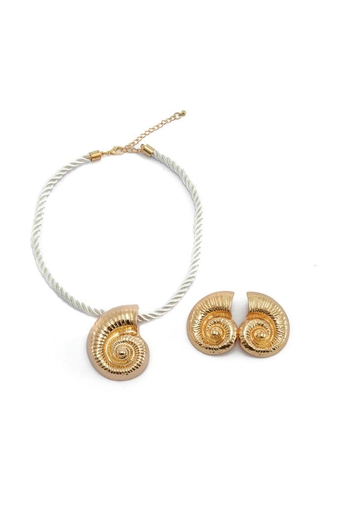 snail-shaped set