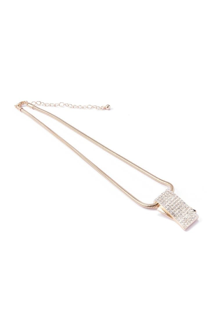 pendant detail necklace