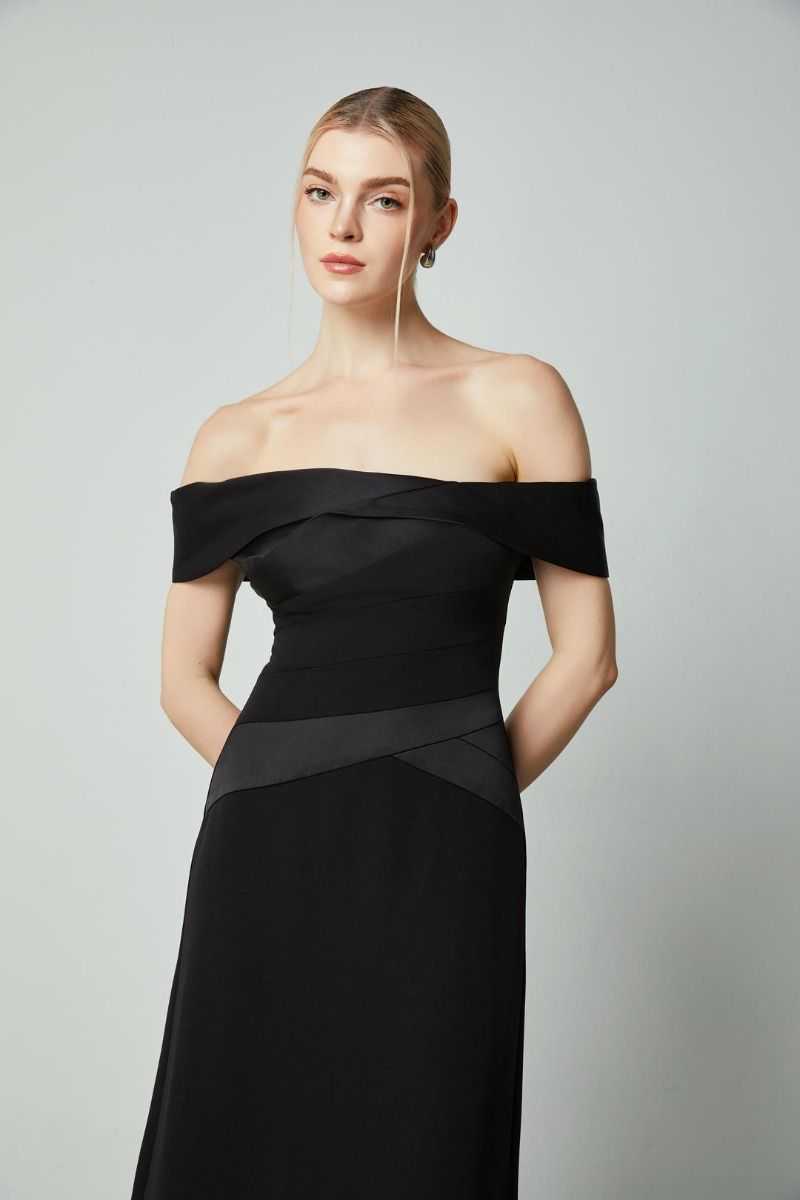 Off-shoulder fitted dress