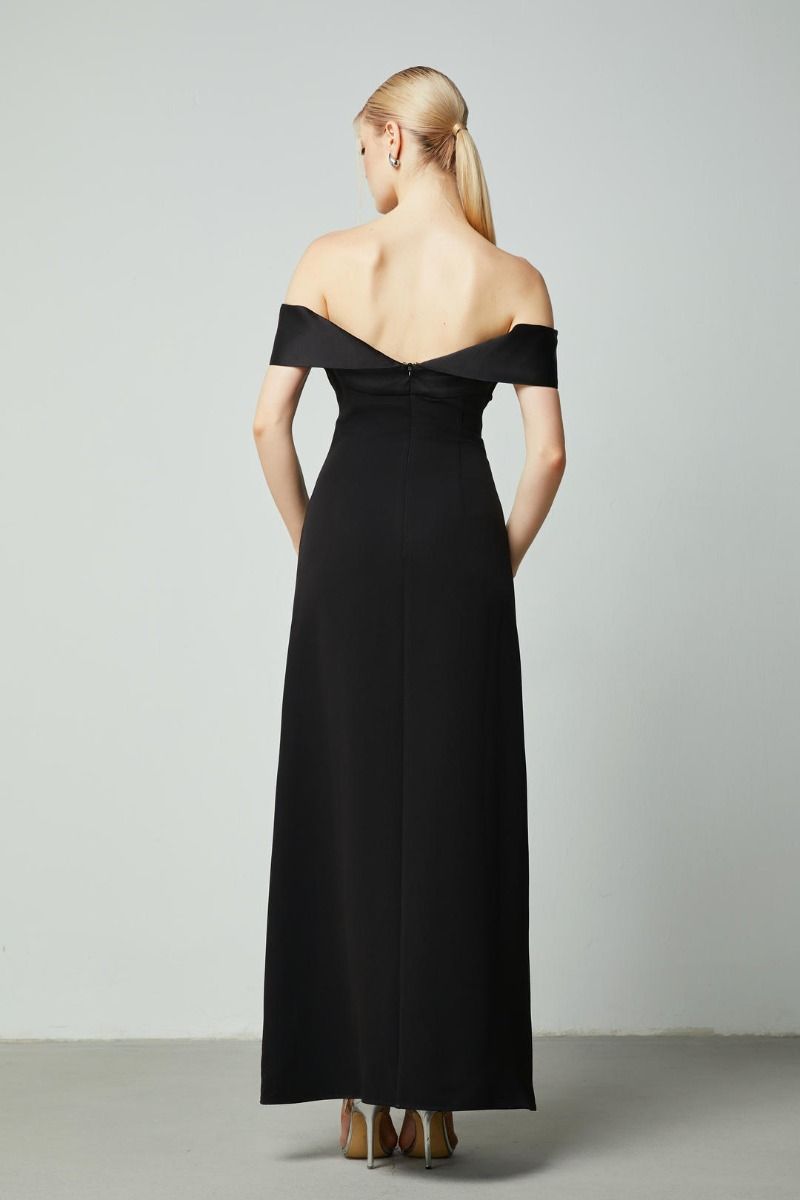 Off-shoulder fitted dress