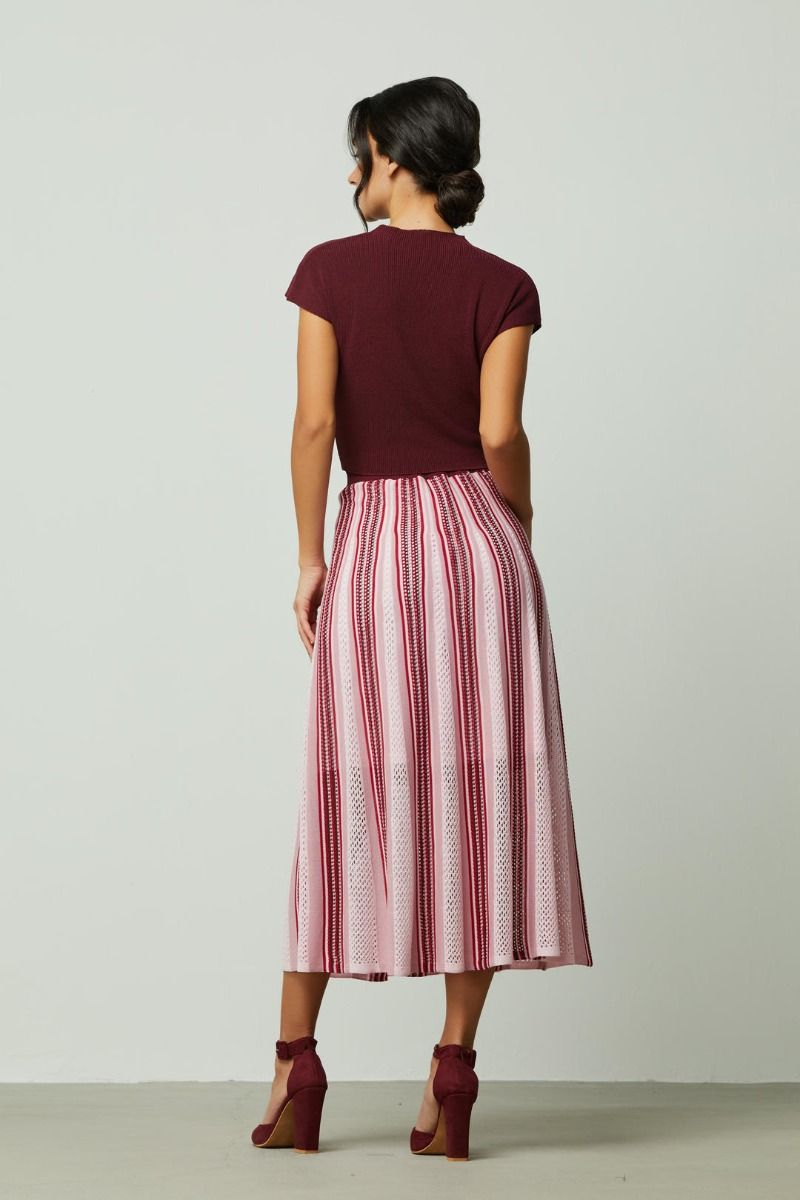 Front twist top