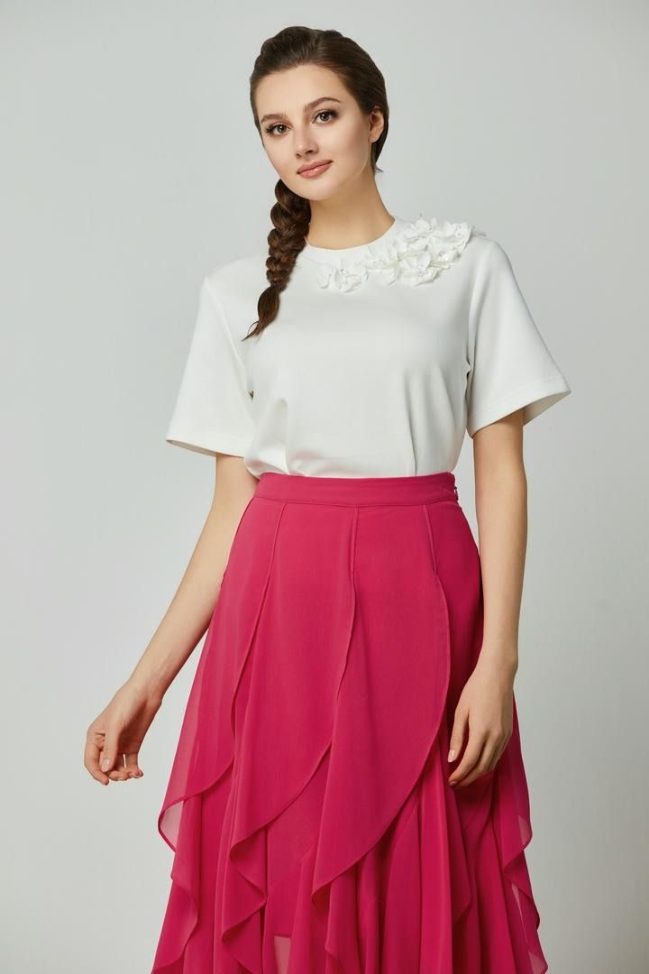 3D floral applique T-Shirt