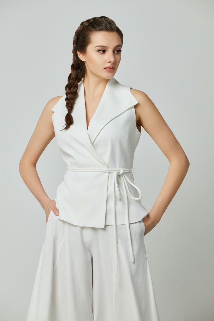 Collared neck vest