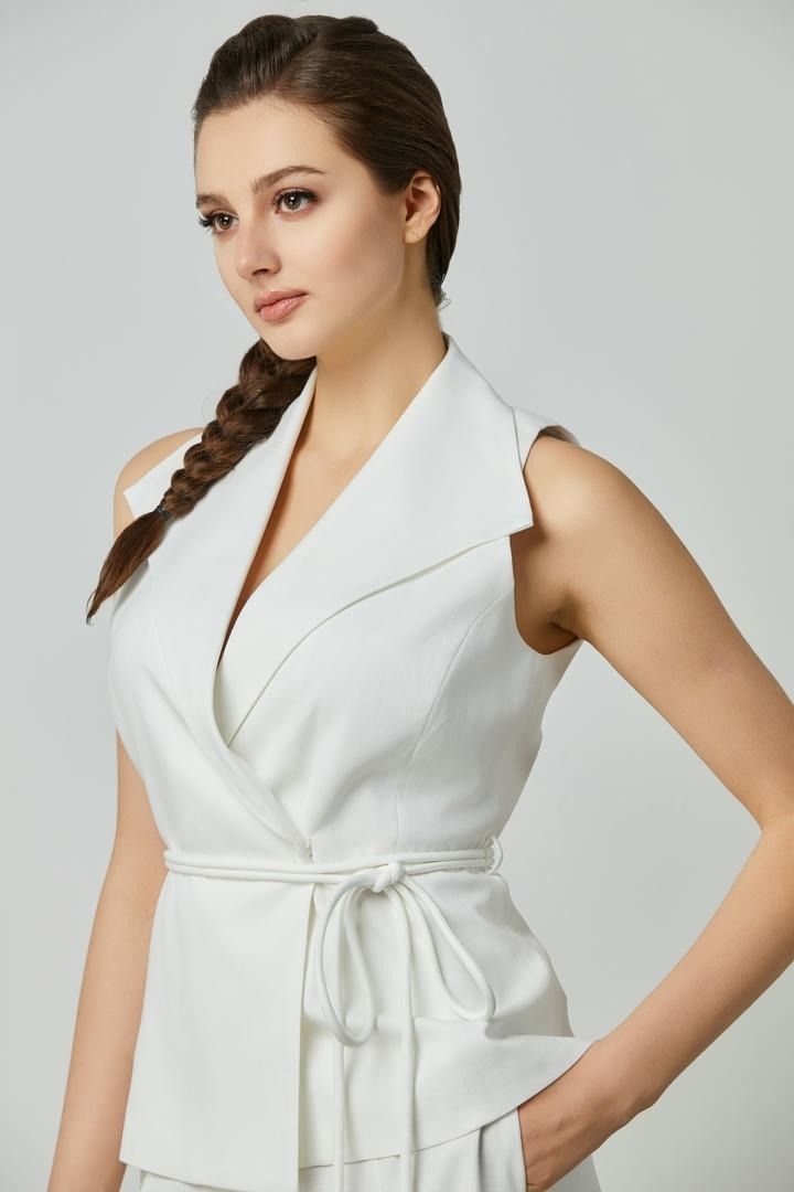 Collared neck vest