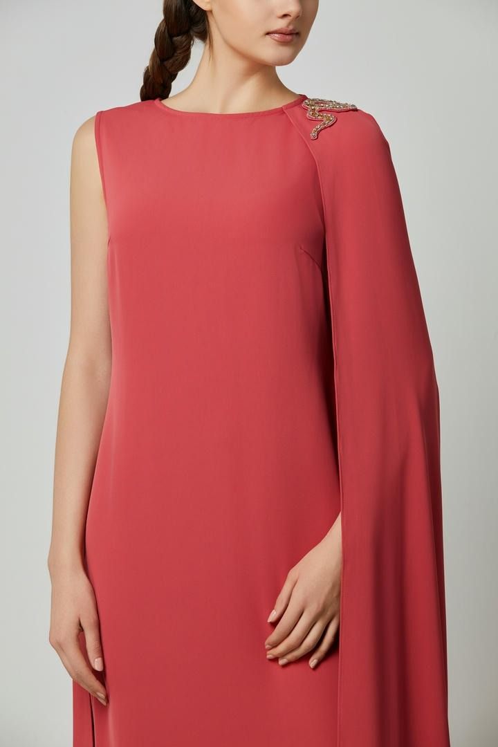 One embellished sleeve kaftan