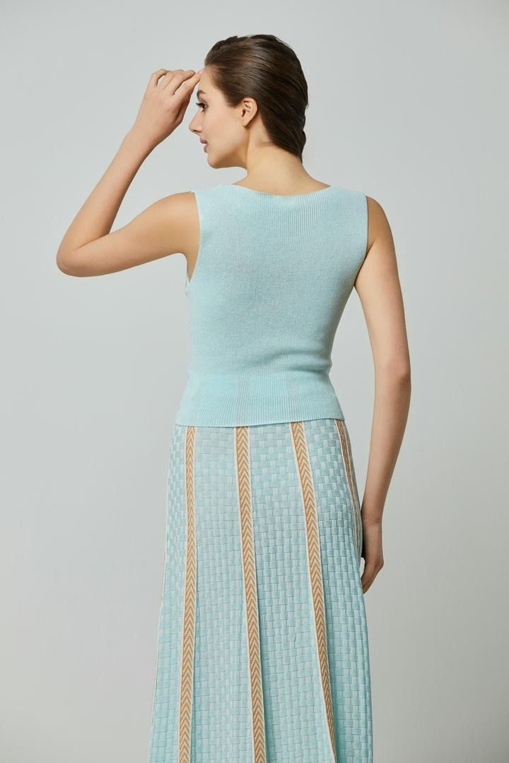 Front Twist Top
