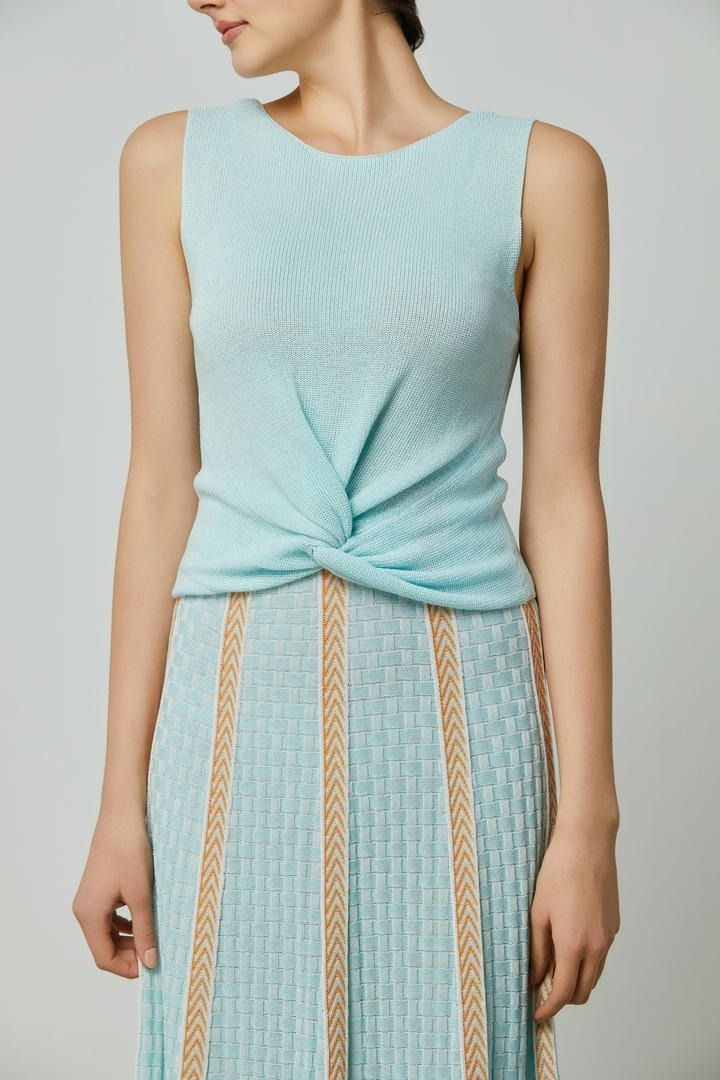 Front Twist Top