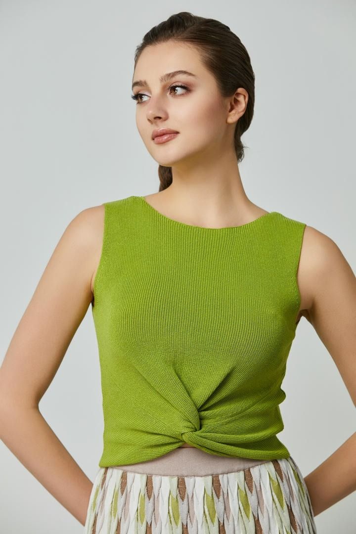 Front Twist Top