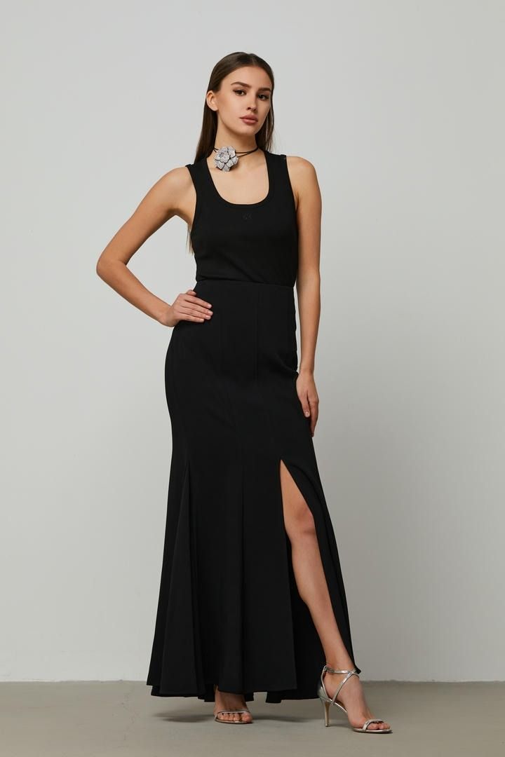 Wavy hem maxi skirt