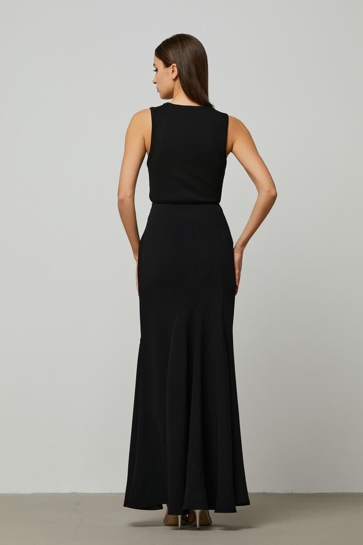 Wavy hem maxi skirt