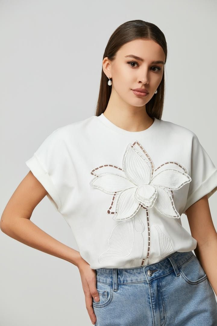 cutout details T-shirt