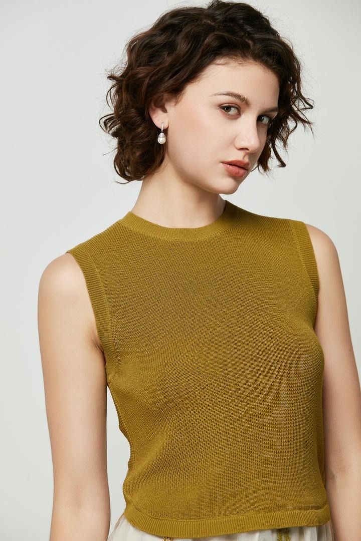 Round Hem Knit Top