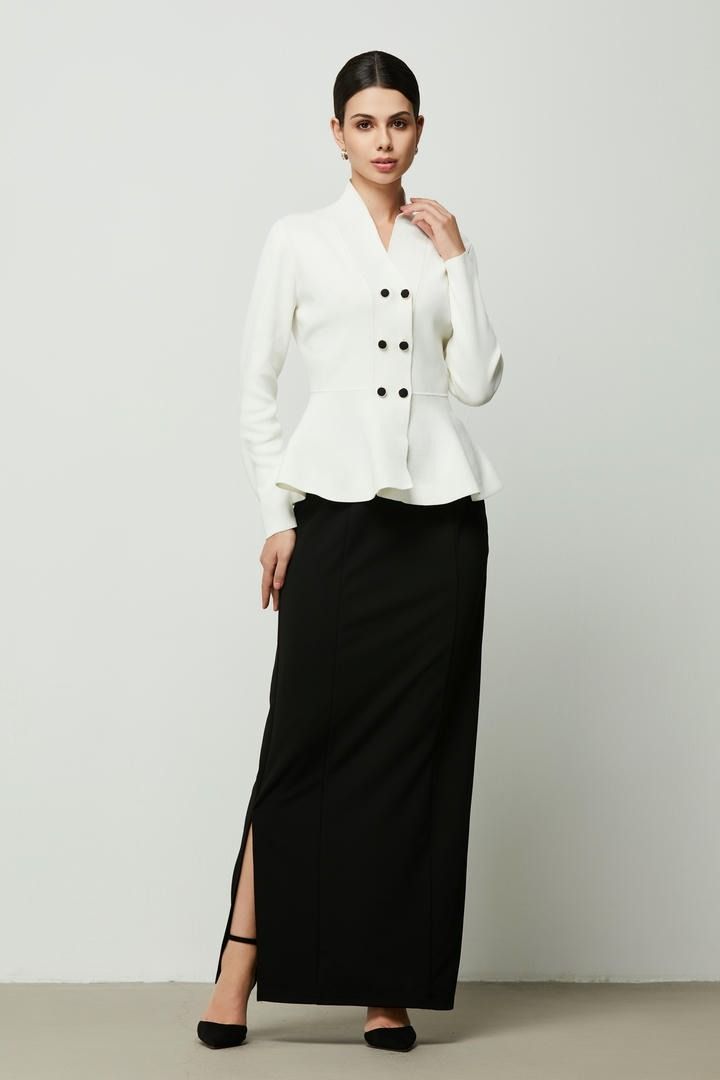 Classic Skirt With Slit