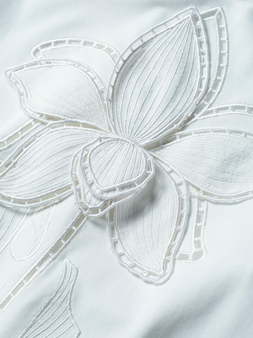 cutout details T-shirt