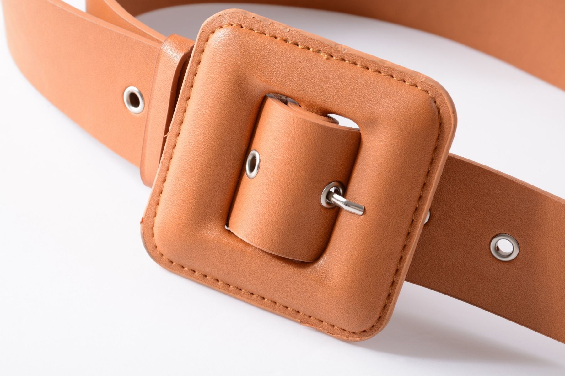 leather buckle belt