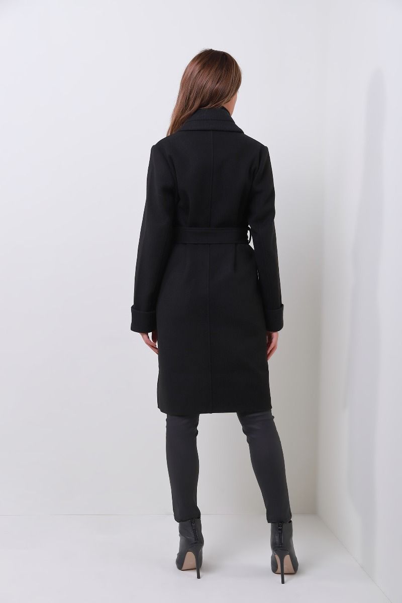 Folded V neckline coat