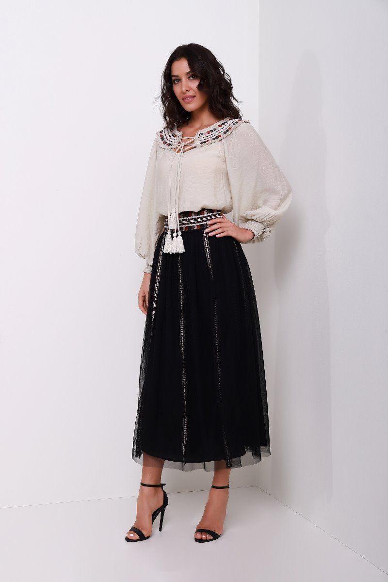 Embilleshed collar top