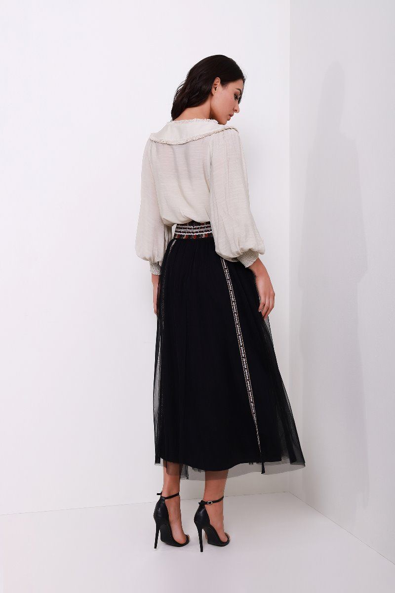 Embilleshed collar top