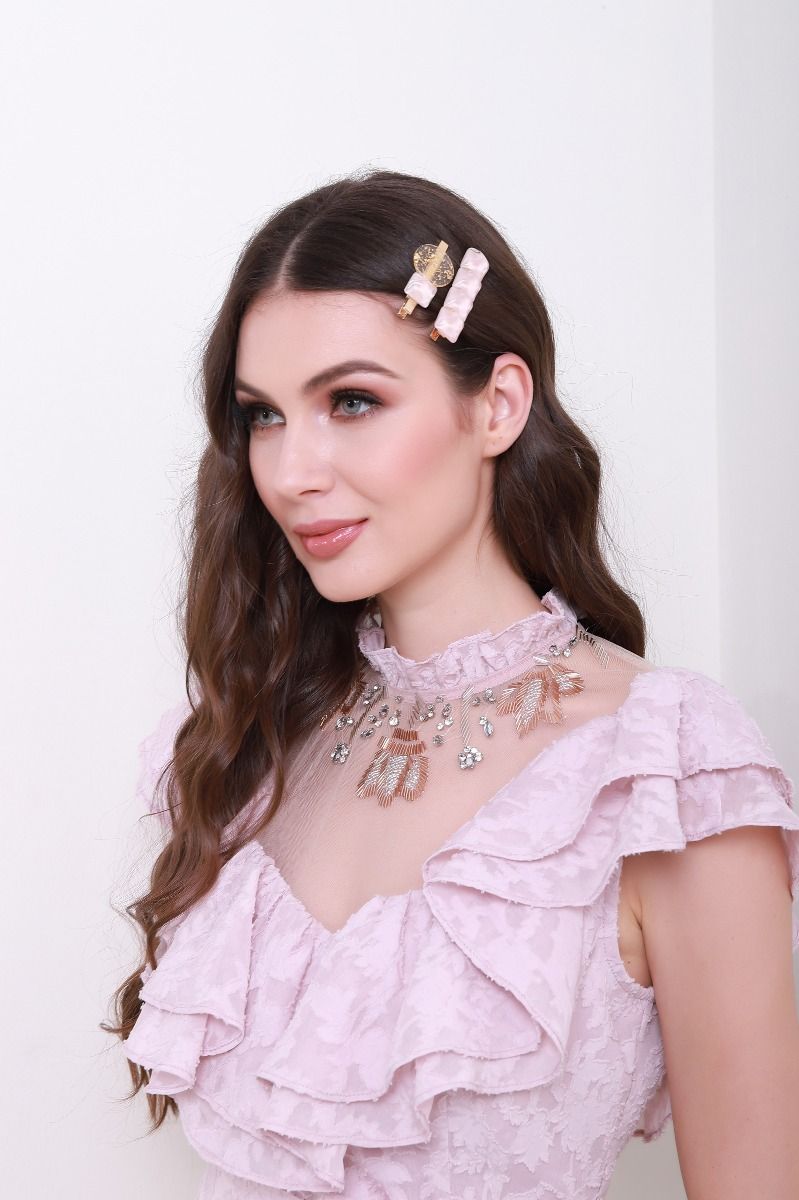 statement hair pen