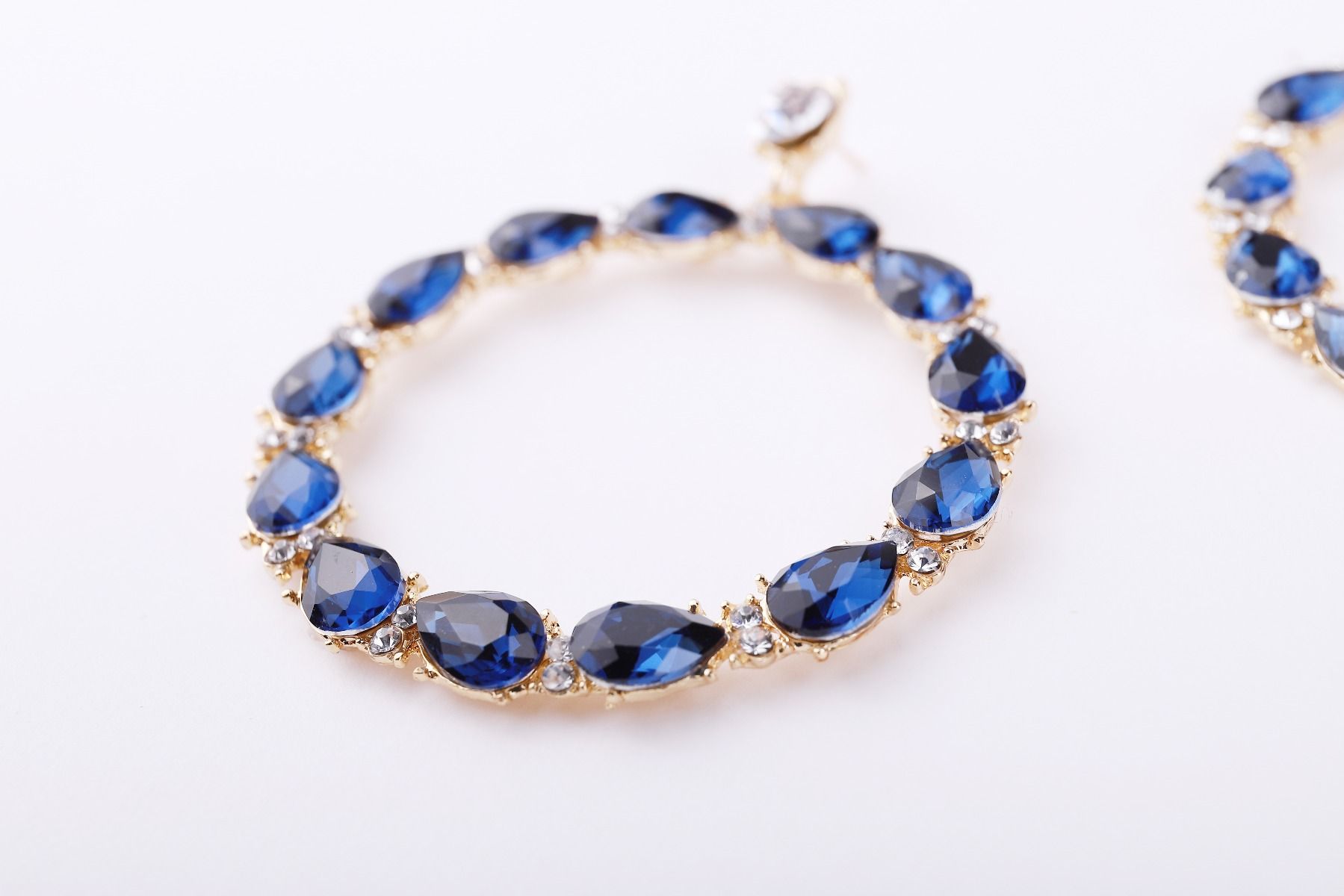 Circle drop shape earrings