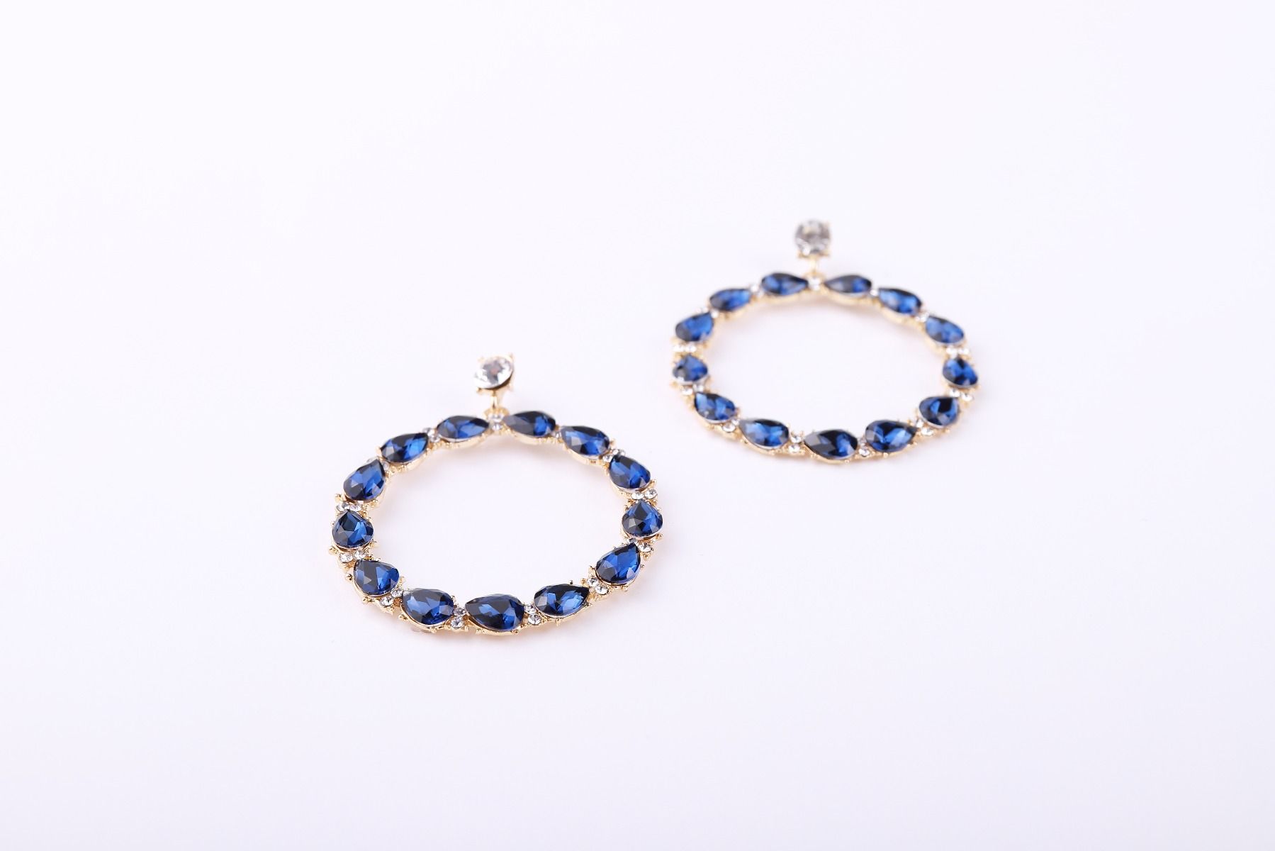 Circle drop shape earrings
