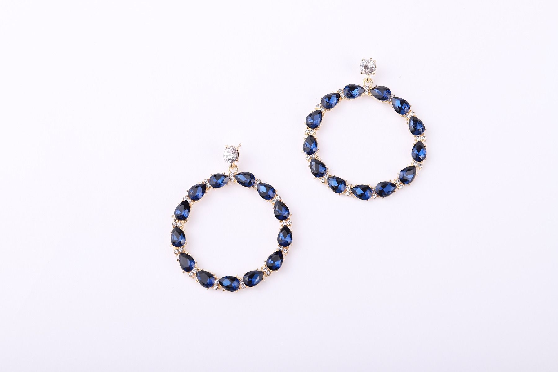 Circle drop shape earrings