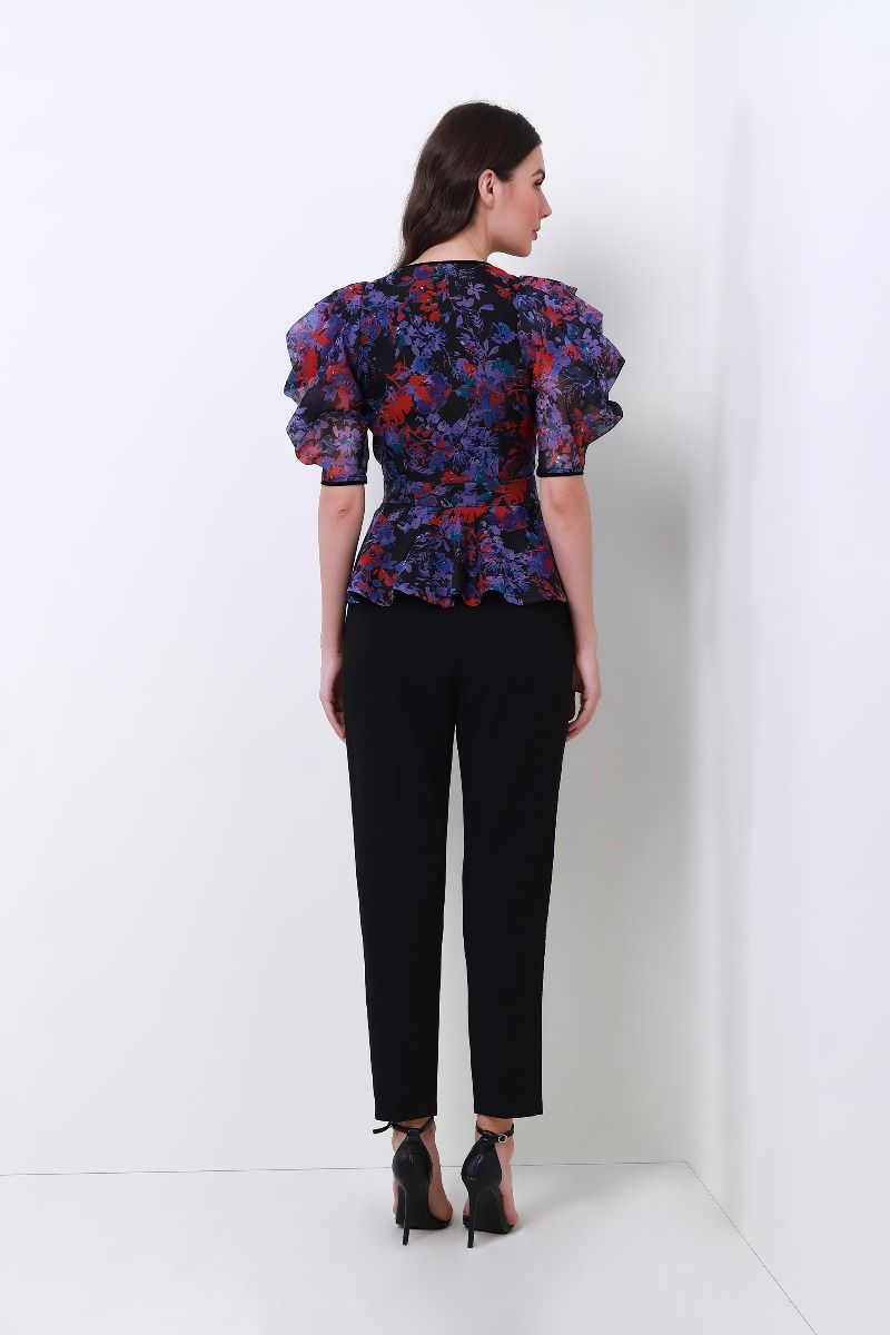 Sides embellishment pants