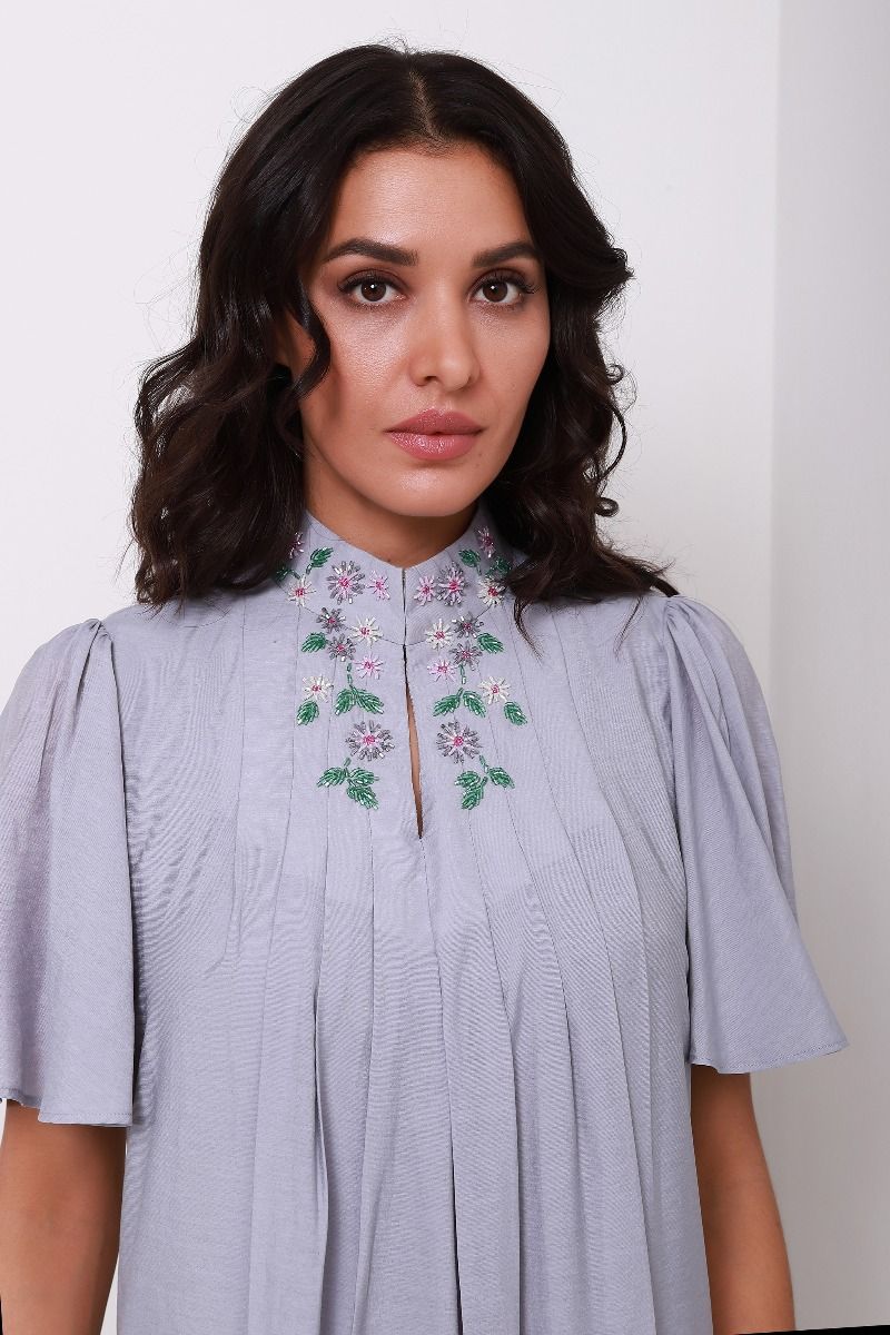 قفطان بعنق مرتفع 