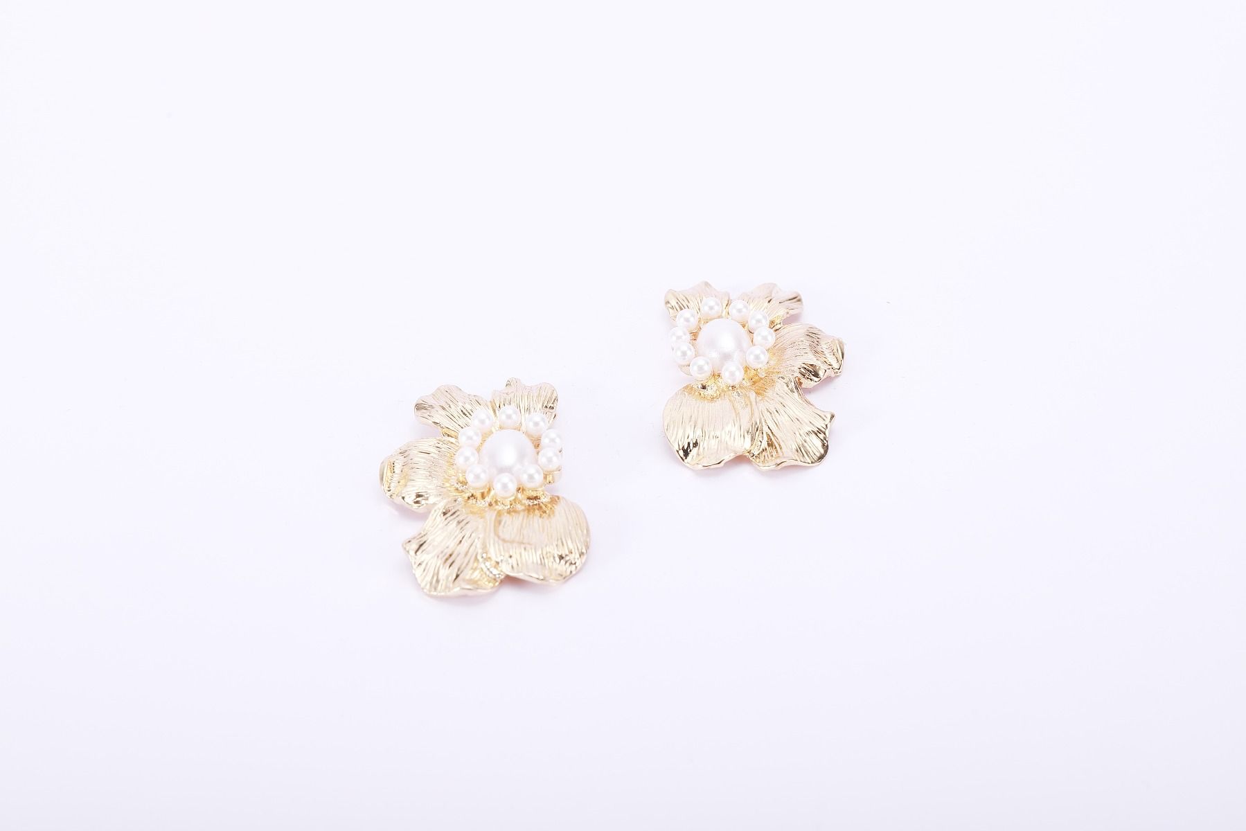 femi9 embellished pearl earrings