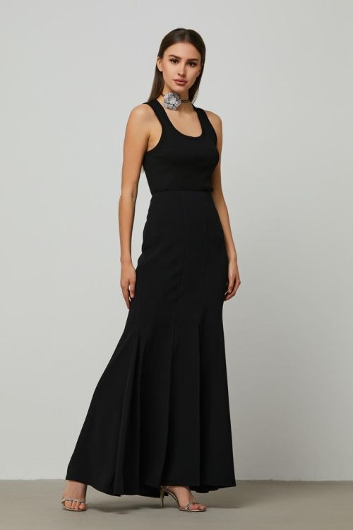 Wavy hem maxi skirt
