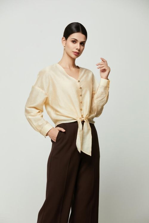 Shirt with knot details